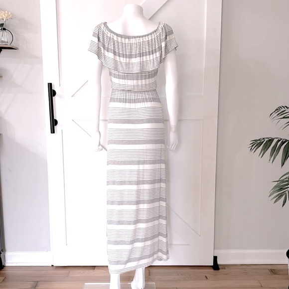 FINAL PRICE!!! NWOT Lily & Lola On Or Off Shoulder Striped Ruffle Maxi Dress - Picture 4 of 9